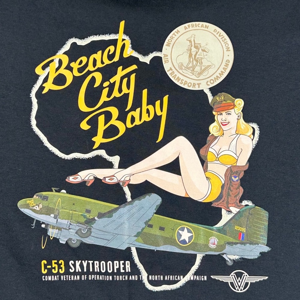 Jerzees Mens C-53 Skytrooper Beach City Baby WWII Pinup Graphic T-Shirt Black Mβ